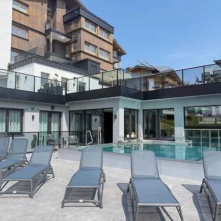 A Casa Infinity * سيرفاوس